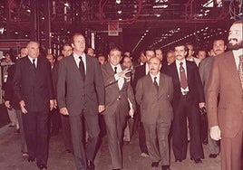 El Rey Juan Carlos visita las instalaciones de Renault en Villamuriel el día de su inauguración, 10 de octubre de 1978.