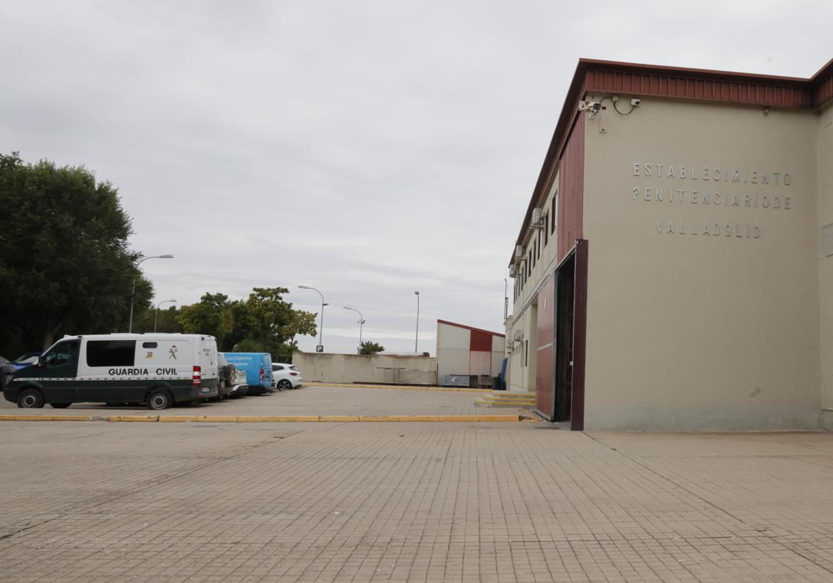Exterior del centro penitenciario de Valladolid.