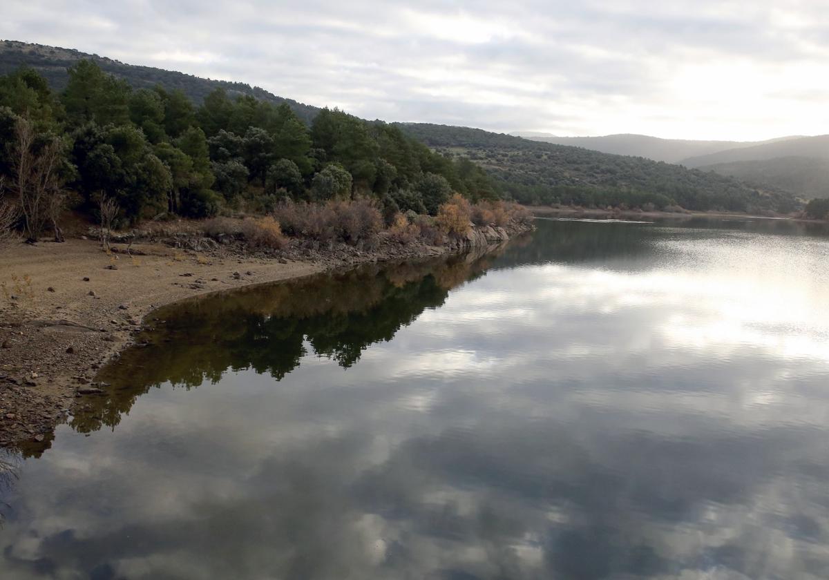 Embalse de Puente Alta, en las inmediaciones de la entidad local menor de Revenga.