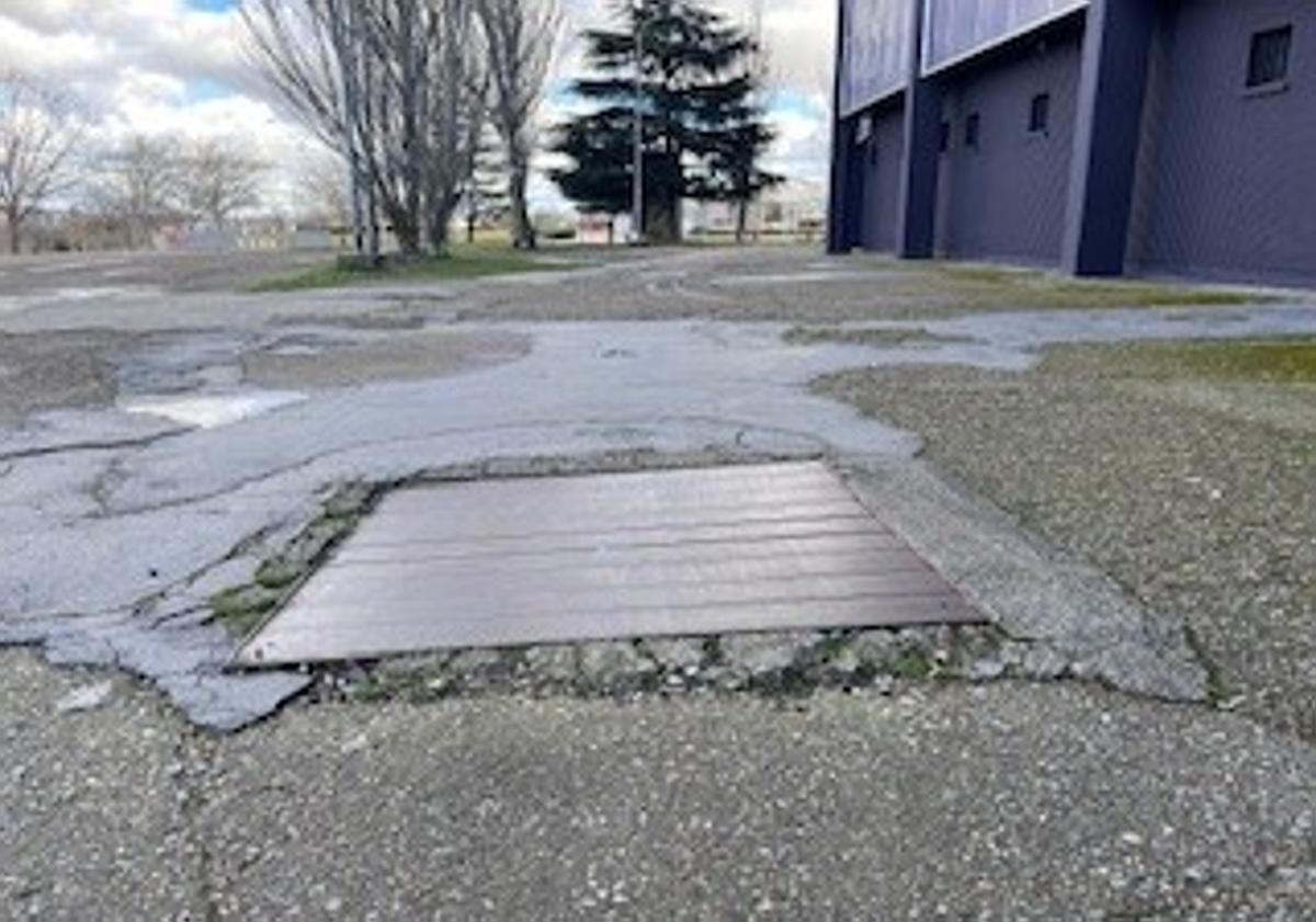 Imagen principal - Algunas de las imágenes que denuncian el deterioro de los aledaños del José Zorrilla.