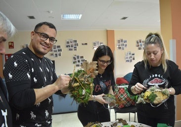 Los extranjeros acogidos en Aguilar promocionan el antroido