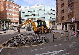 Renovación de la plaza Isabel la Católica, el lunes pasado en el inicio de esta fase de las obras.