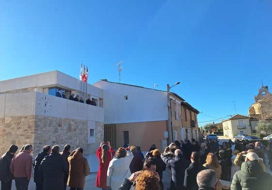 Inauguración de la casa consistorial.