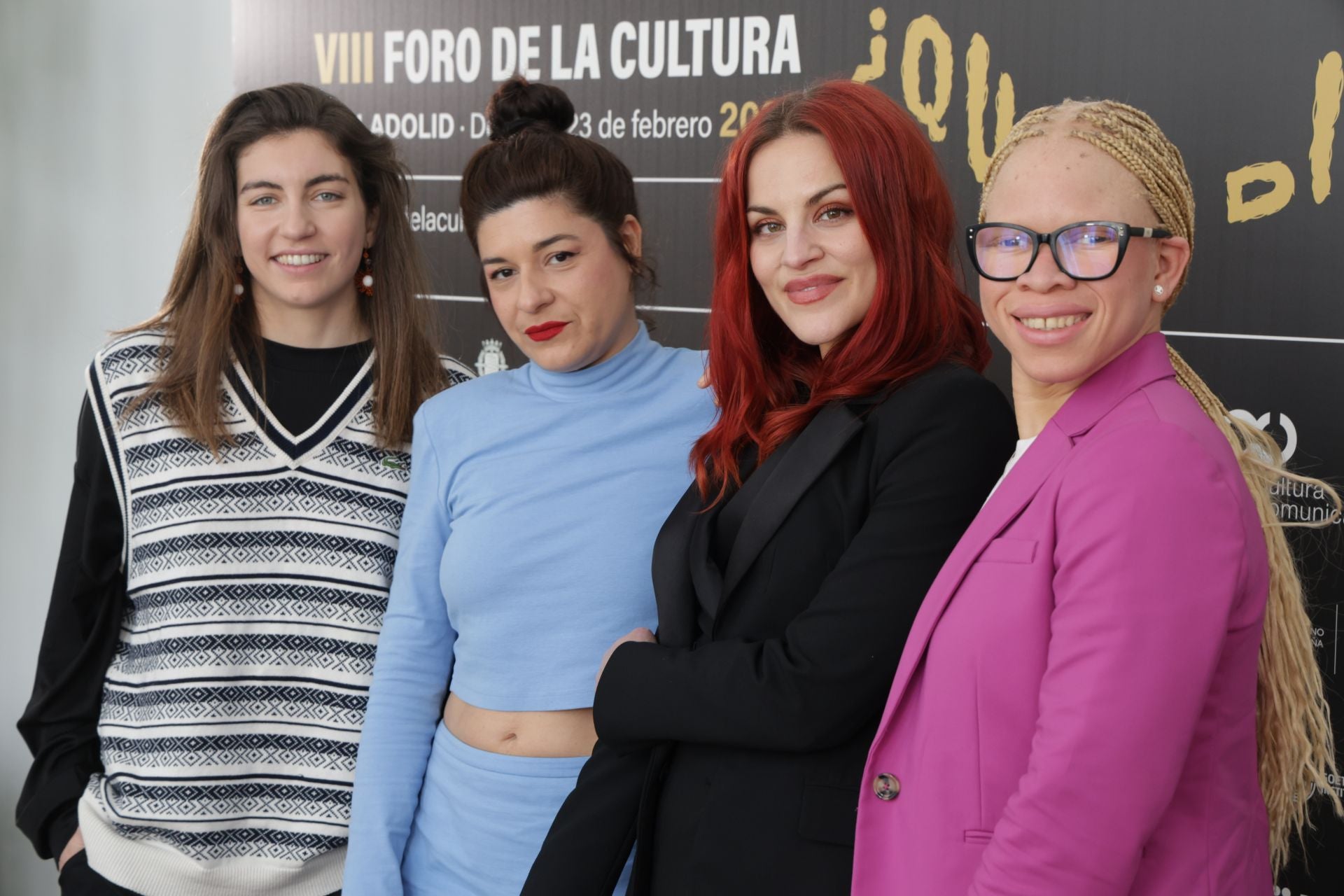 Charla «Quién dijo miedo ». De izquierda a derecha, Sara Rocas, rapera, cantante, multi-instrumentista y compositora, Nerea Pérez, periodista y podcaster (moderadora del debate) Sara García Alonso, bióloga molecular y candidata a astronauta española y Adiaratou Iglesias, atleta paralímpica española