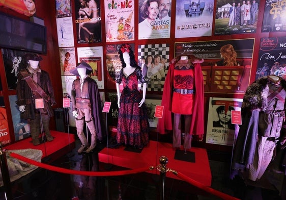 Trajes de 'Piratas del Caribe' (2003), 'Azabache' (1992), 'El Cid' (1961), 'Juego de Tronos' (2011).