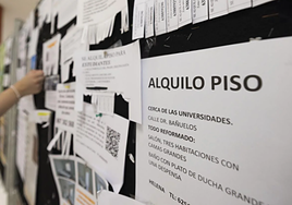 Tablón de anuncios de pisos de alquiler en Valladolid, en una imagen de archivo.