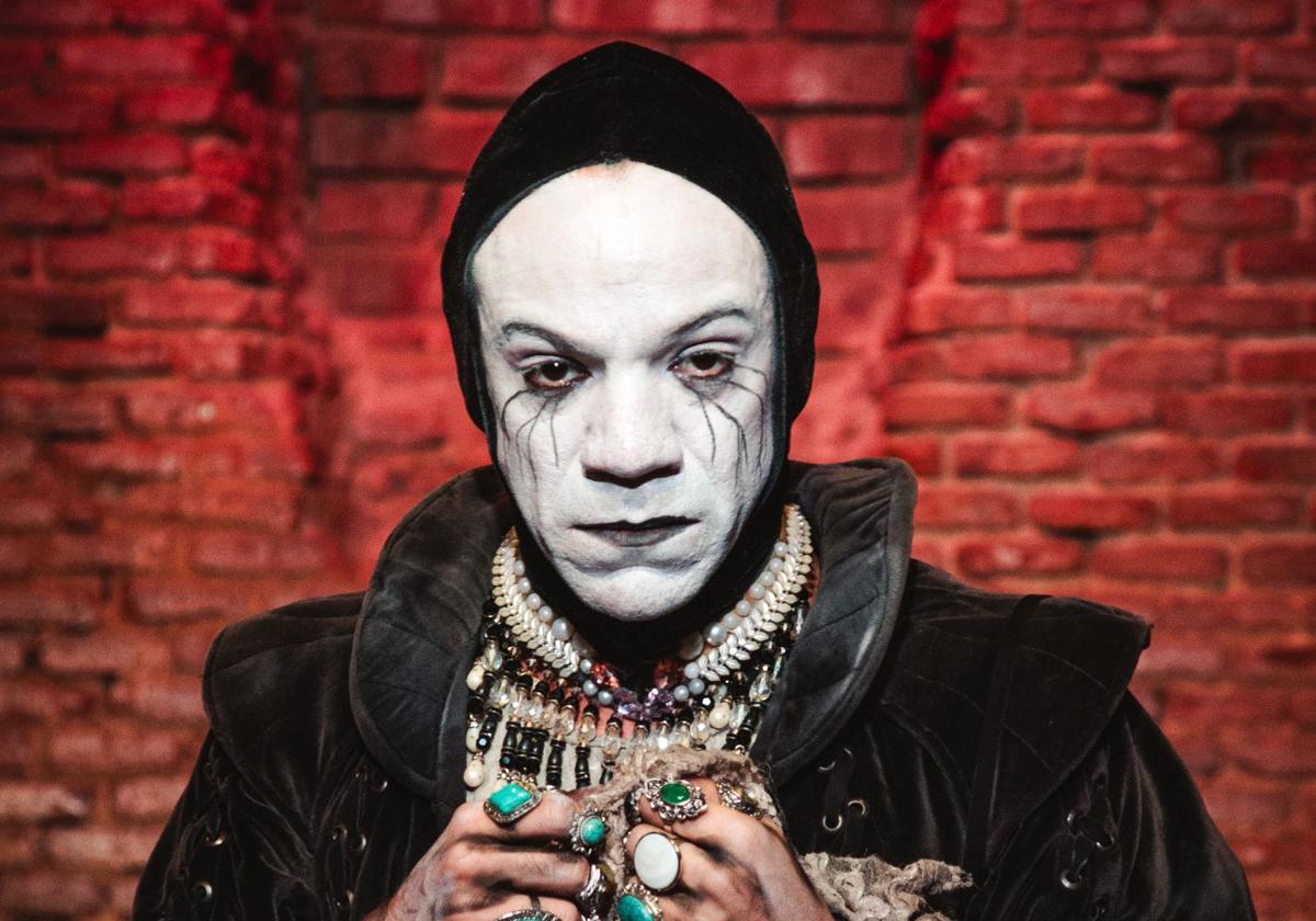 Nicolás Pérez, caracterizado como 'Juana La Loca'.
