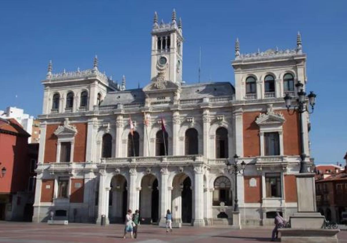 Imagen de archivo de la fachada del Ayuntamiento de Valladolid.