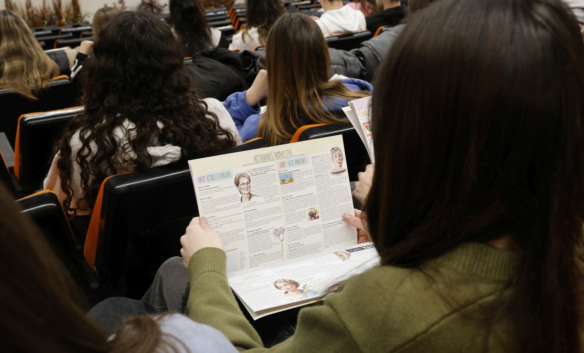 Presentación del calendario &#039;Mujeres en el teatro&#039; del campus de Palencia