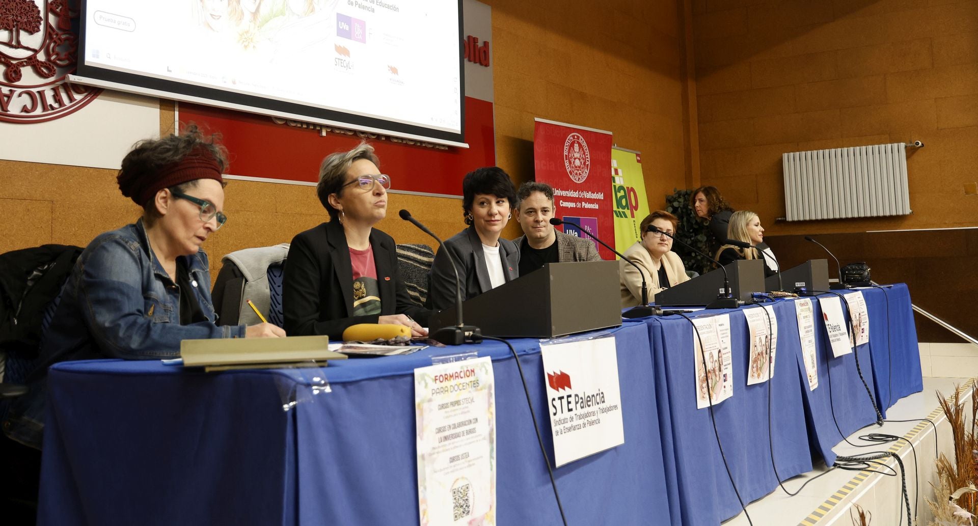 Presentación del calendario &#039;Mujeres en el teatro&#039; del campus de Palencia