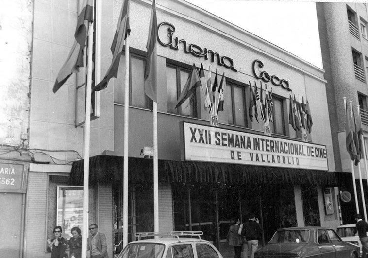 Fachada del cine Coca y edificios adyacentes durante la XXI Semana Internacional de Cine de Valladolid.
