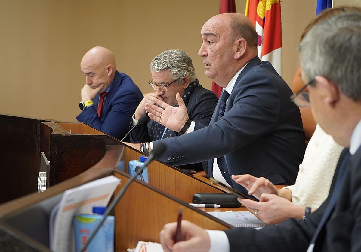 Un momento del pleno de la Diputación.