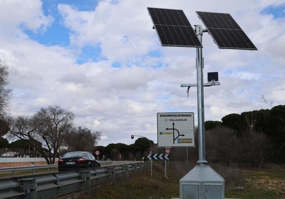 El poste del radar de tramo de la carretera del Pinar, situado antes de las piscinas de Fasa.