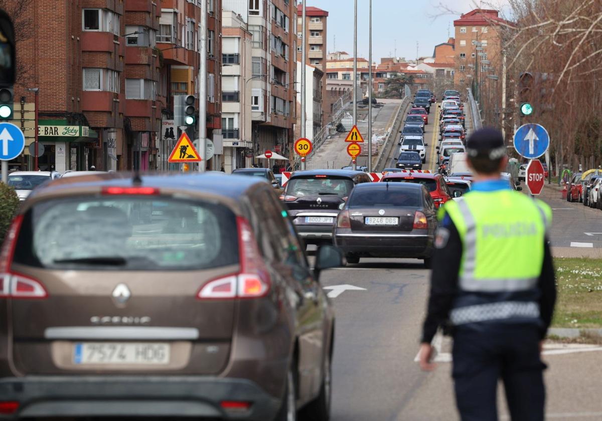 Los vallisoletanos pasan al año 54 horas atrapados en un atasco: lo peor, los viernes al mediodía