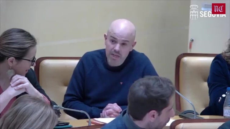 Un concejal de VOX invita a comprobar su 'ciruelo' en el Pleno del Ayuntamiento de Segovia