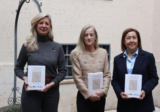 Desde la izquierda, Irene Carvajal, Silvia de la Fuente y Margarita Torremocha.