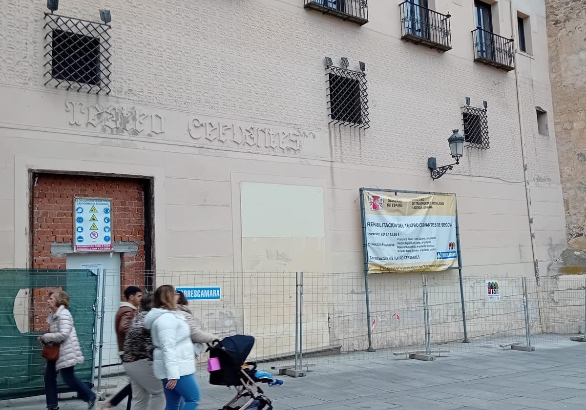 Fachada del teatro Cervantes de Segovia.