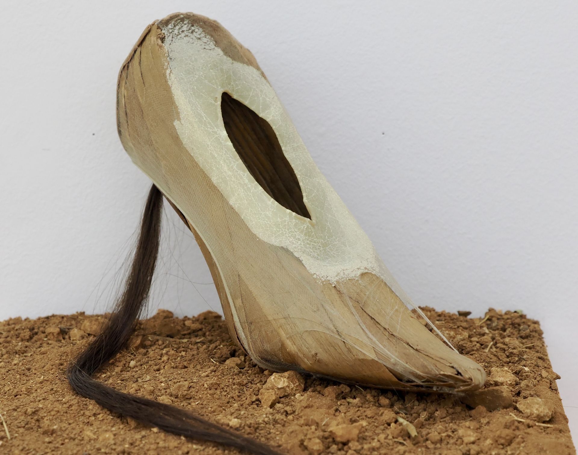 La nueva exposición de arte inspirada en Hadas y Monstruos en imágenes