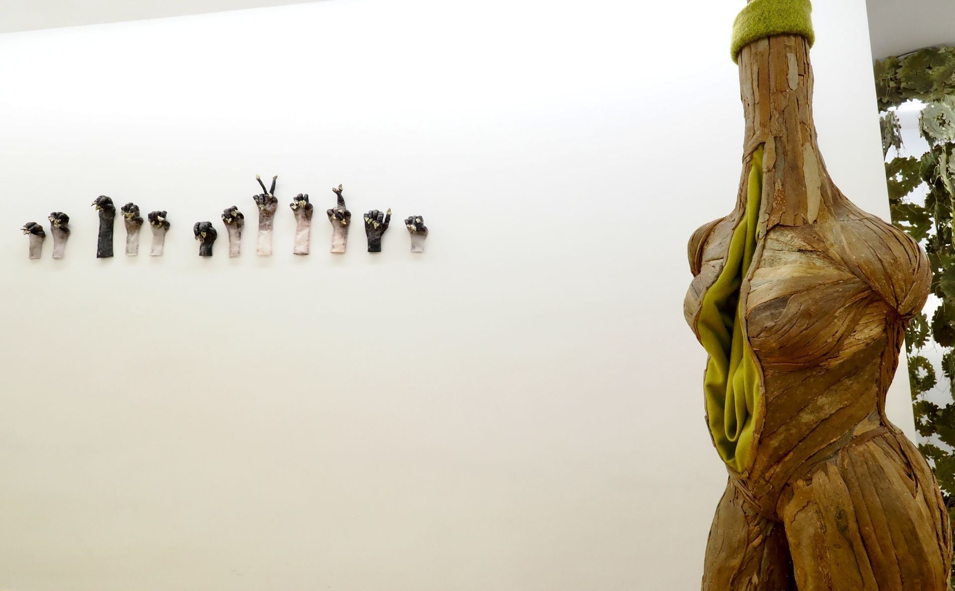 La nueva exposición de arte inspirada en Hadas y Monstruos en imágenes
