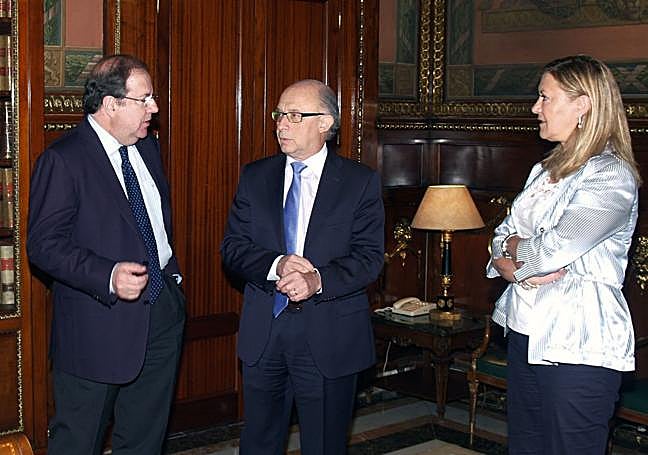 Reunión entre Juan Vicente Herrera y el ministro y compañero de partido Cristóbal Montoro en julio de 2013.