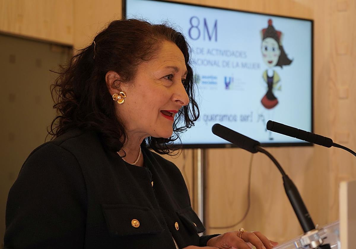 La diputada de Igualdad, Pilar Martín, durante la presentación de la campaña.