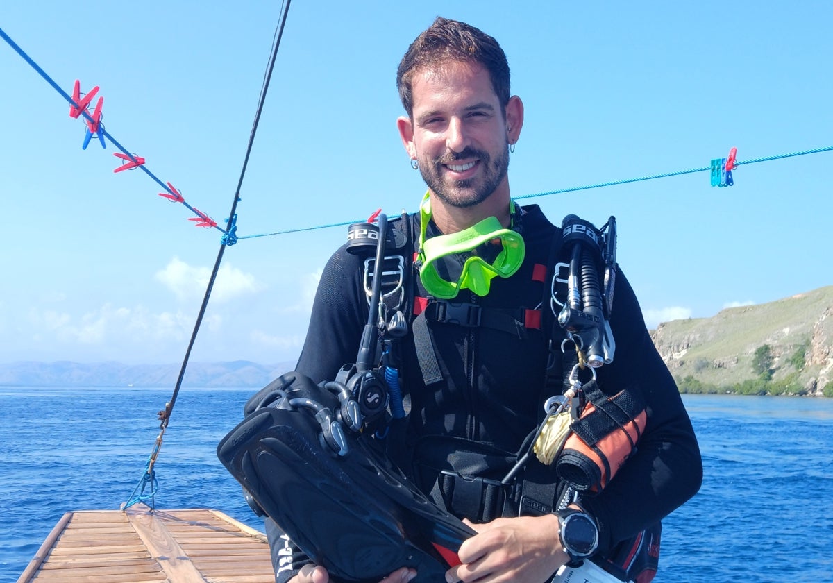 El vallisoletano que enseña buceo en Indonesia: «No sé cuál será mi próximo destino»