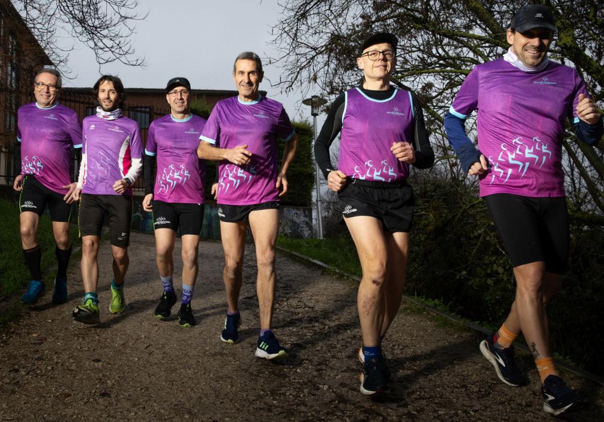 David del Pozo, Enrique Benito,Javier Torices, José María de Vega, Luismi de la Fuente y Chema Domingo, durante uno de los entrenamientos compartidos del club Atletas Populares de Valladolid.