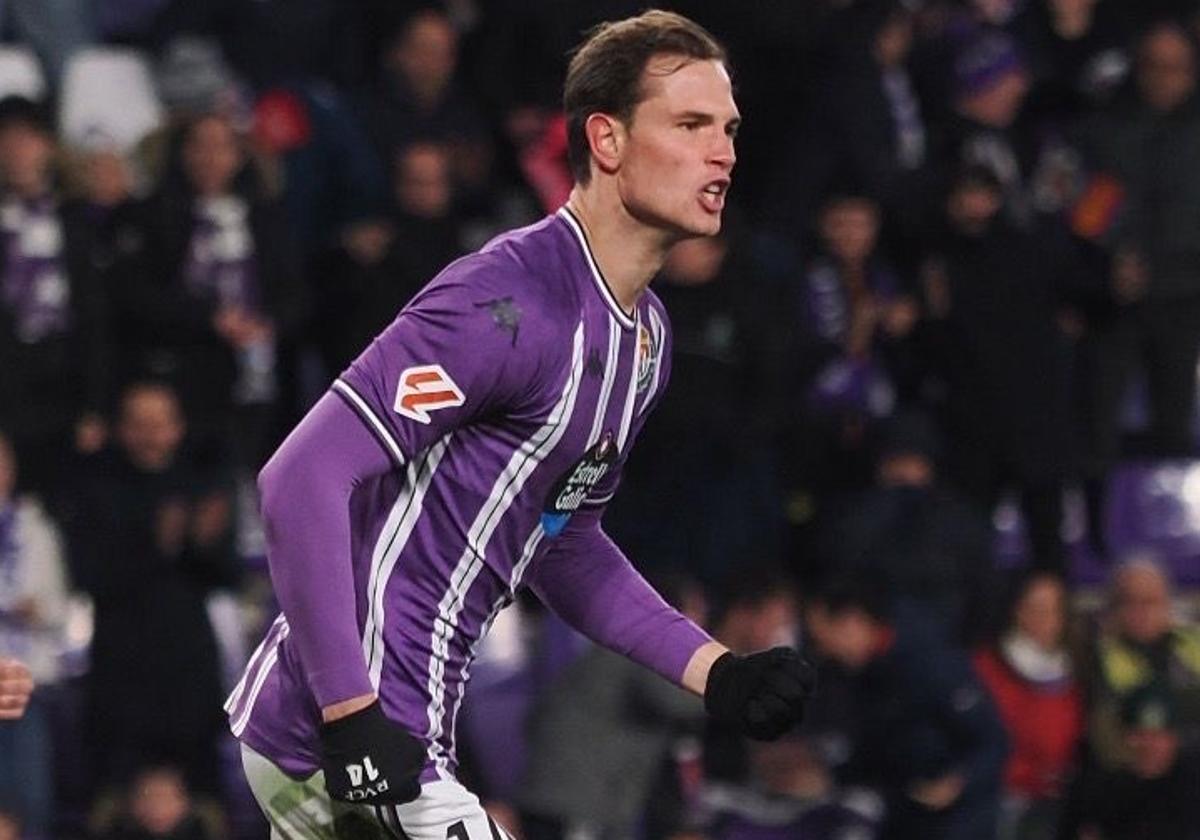 Juammi Latasa, tras marcar en el último Real Valladolid-Las Palmas