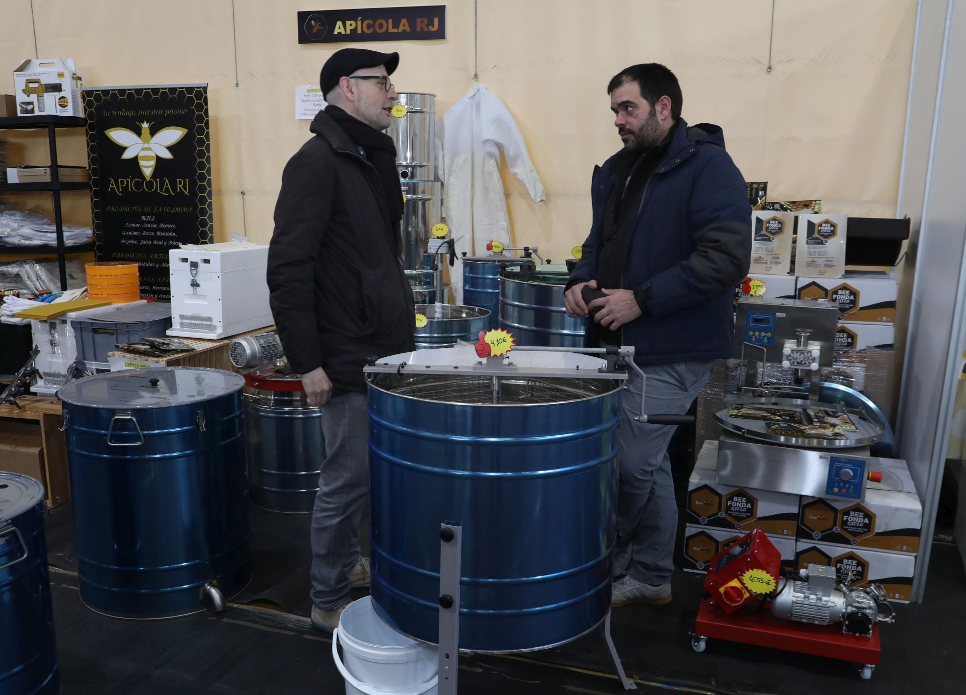 Así es la VI Feria Apícola de Castilla y León en Palencia