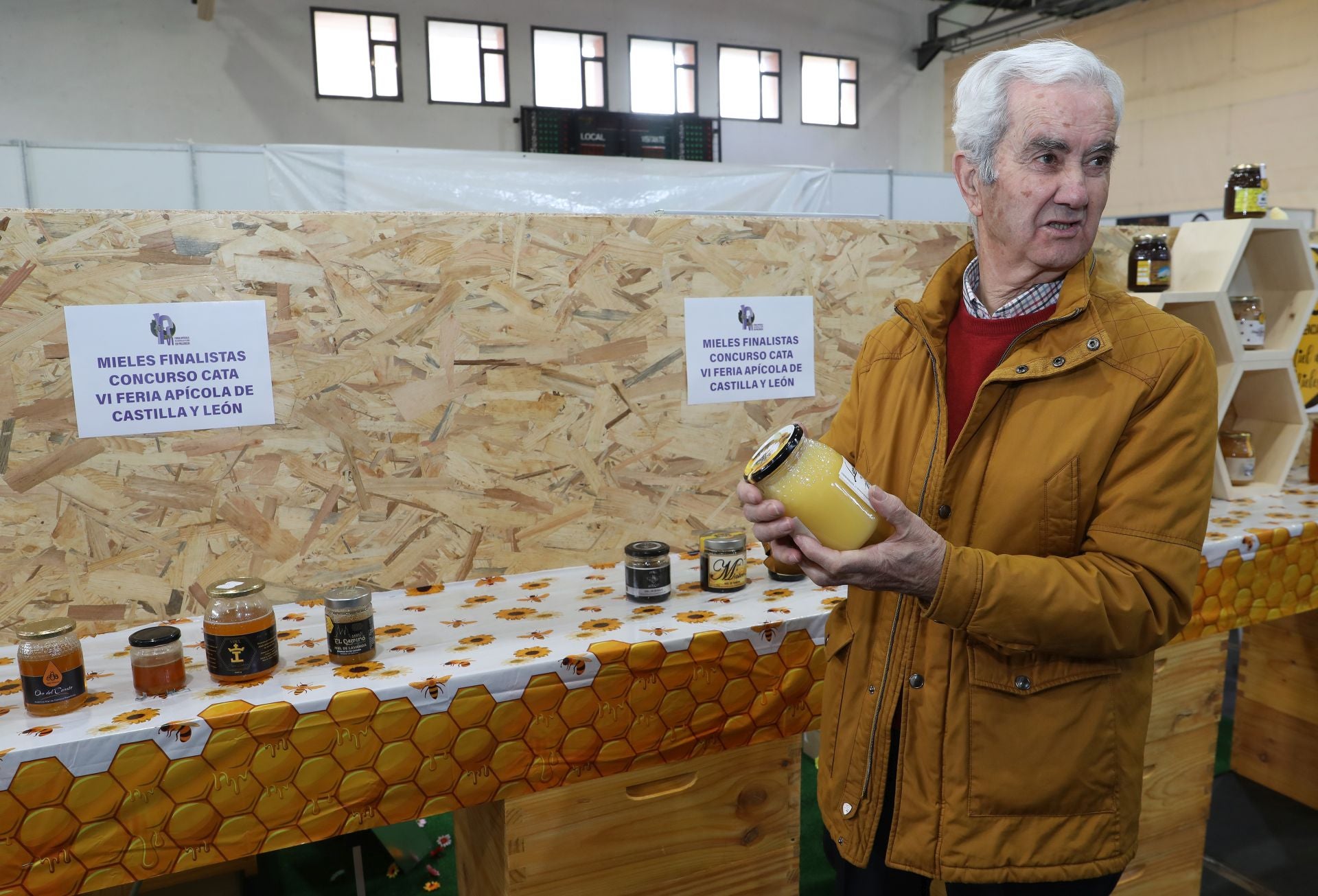 Así es la VI Feria Apícola de Castilla y León en Palencia