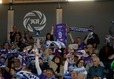 Así animó el público del Super Agropal Palencia ante el Oviedo