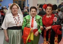 Josefa, Santa y Nieves, 'Las Hermanas Rodríguez', en el Carnaval del Centro de Vida Activa de Delicias.