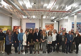 Los diputados y los alcaldes, durante la presentación.