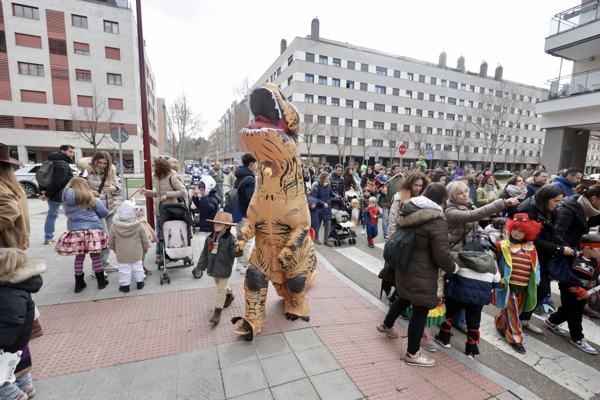 Desfile de Carnaval por los barrios de Villa de Prado, Huerta de Rey y Girón