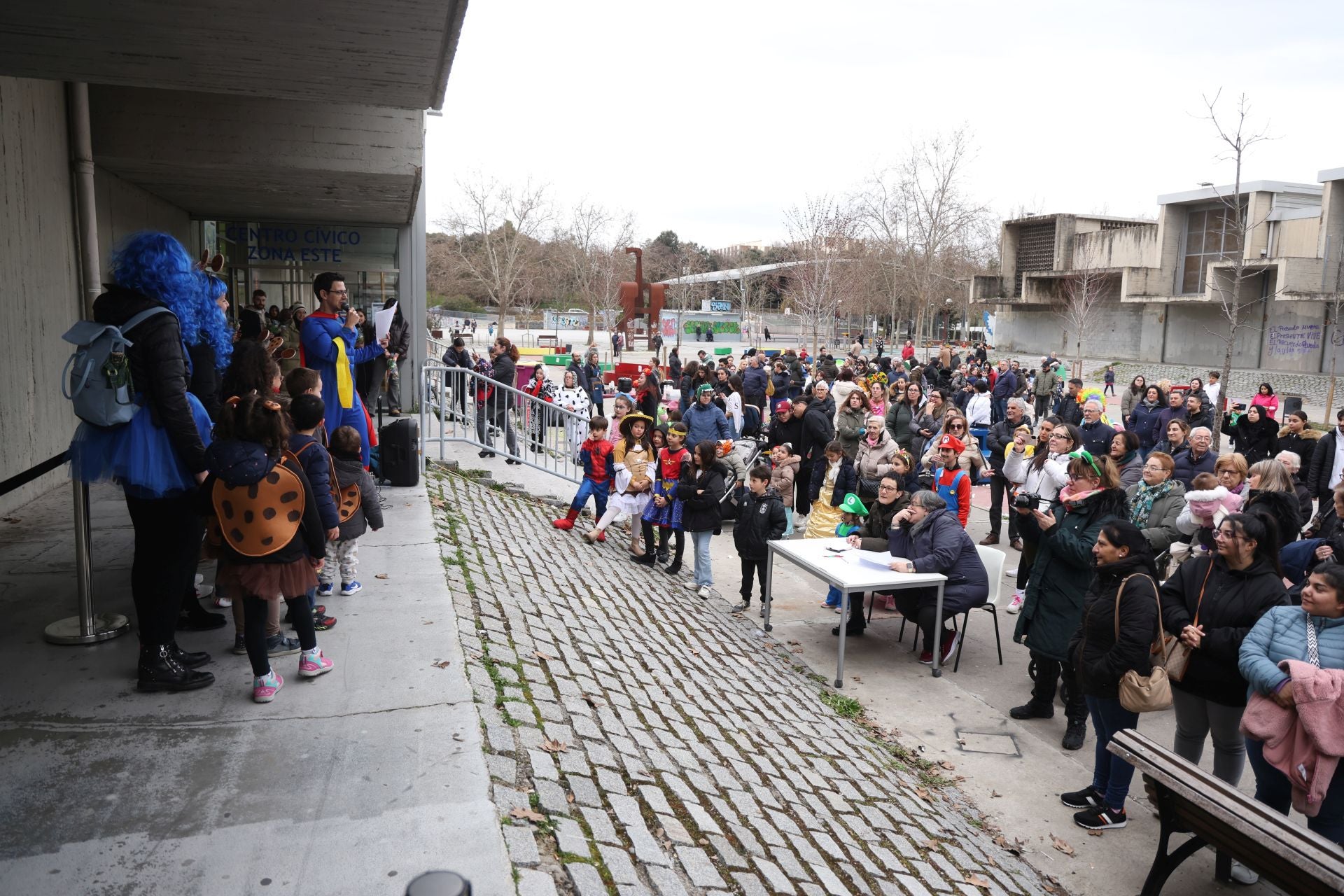 Concurso de disfraces y chocolatada en Pajarillos