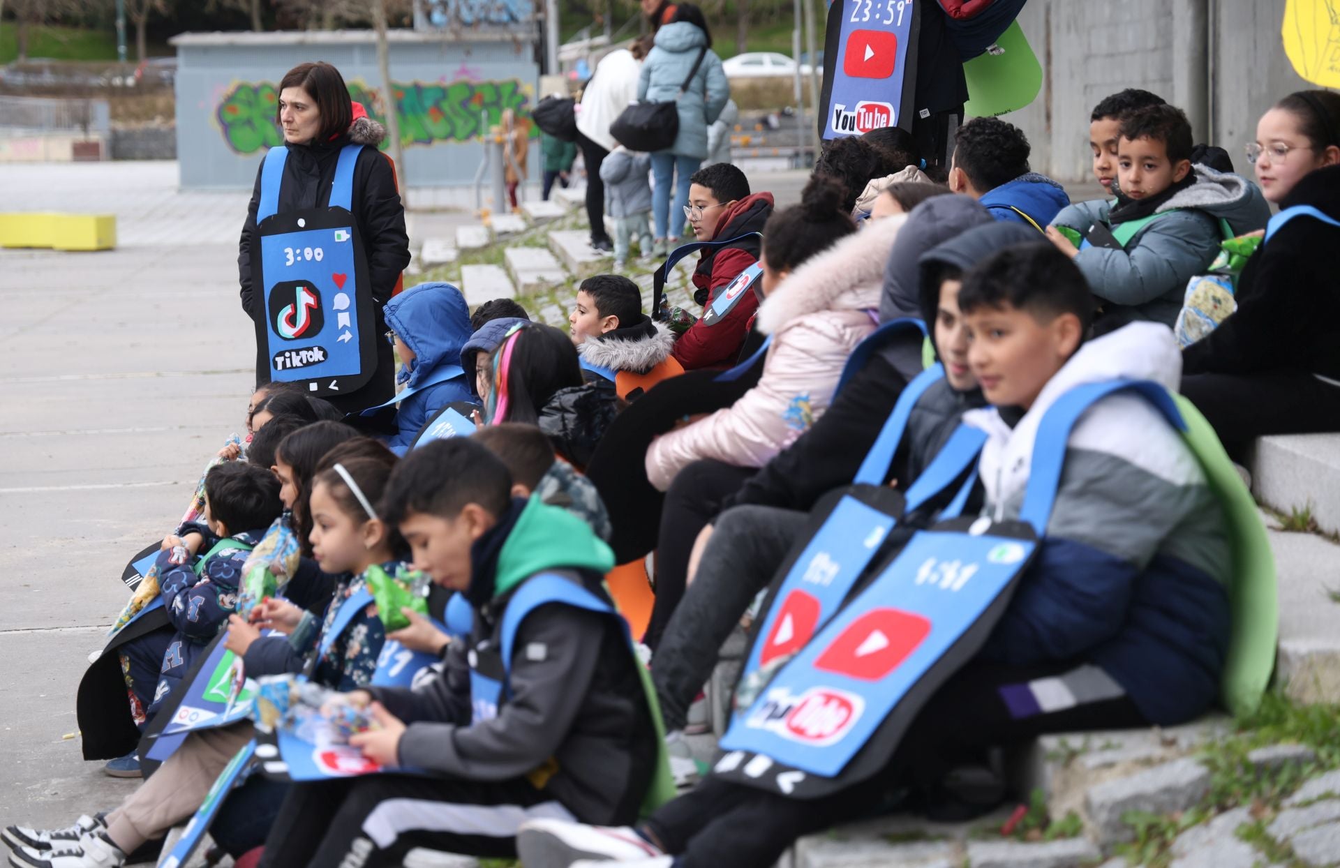 Concurso de disfraces y chocolatada en Pajarillos