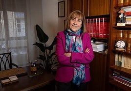 La abogada Rosa María Gil en un su despacho de la calle San Martín.