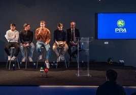 Álex Ruiz lee el comunicado emitido por los jugadores, ayer, en Madrid.