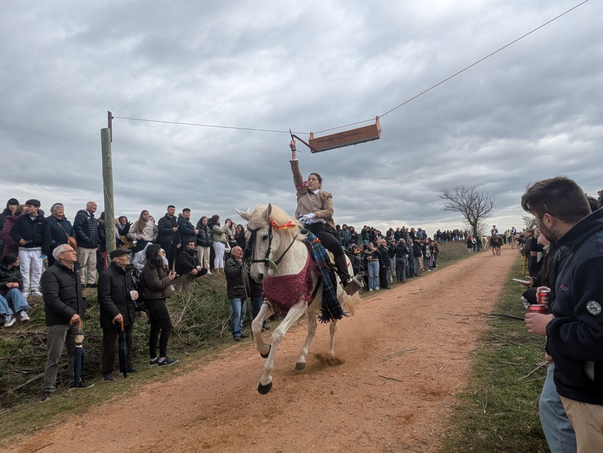 Carrera de cintas a caballo en Torrelobatón
