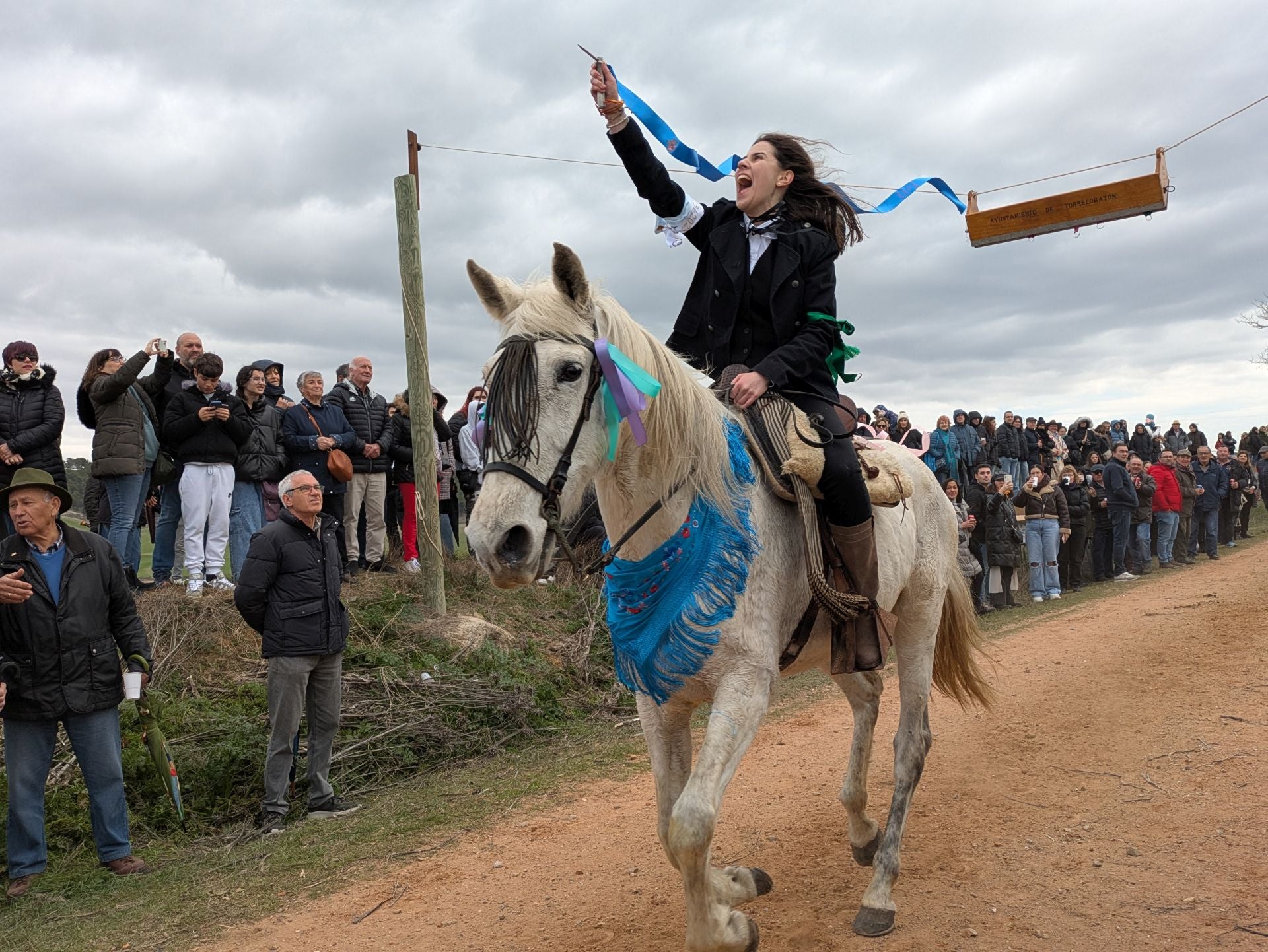 Carrera de cintas a caballo en Torrelobatón