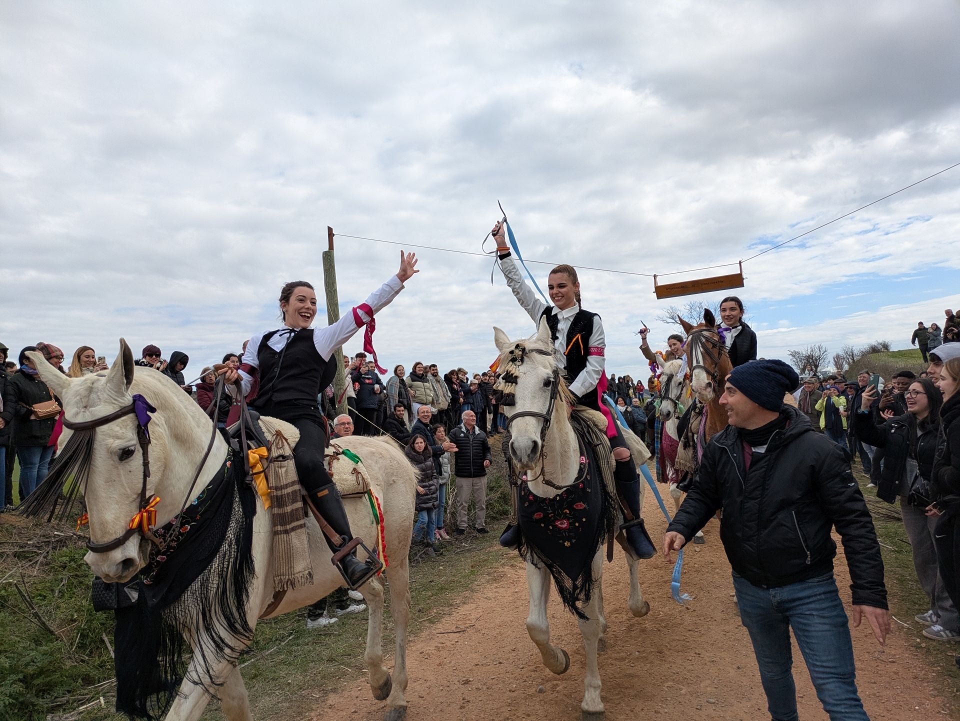 Carrera de cintas a caballo en Torrelobatón