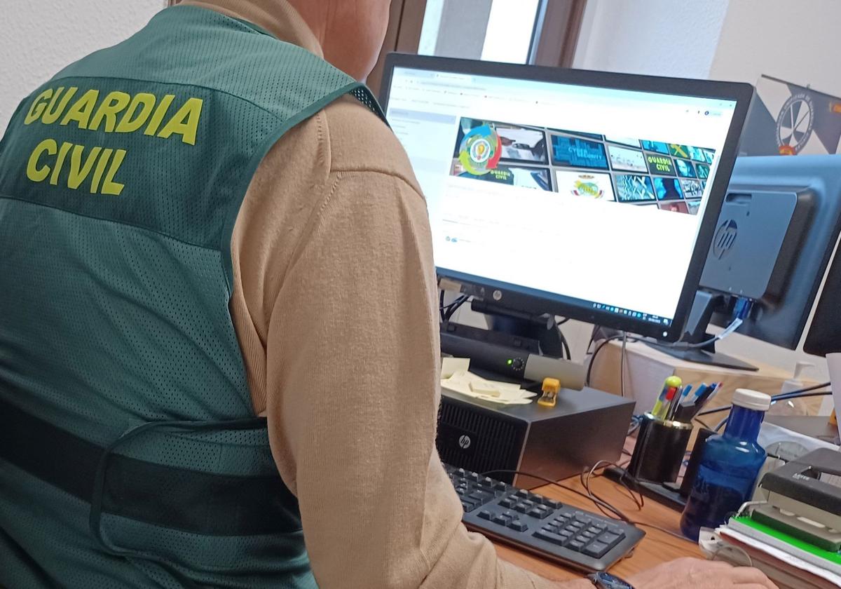 Estafan 2.800 euros a una mujer de Segovia haciéndose pasar por su hijo