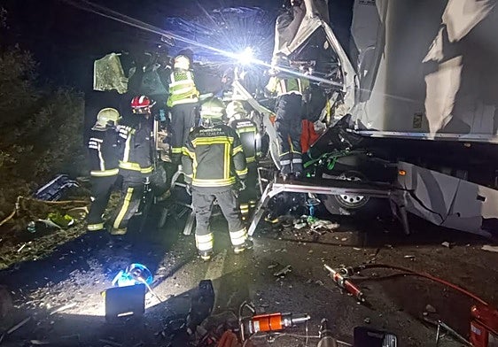 Intervención de los Bomberos de Navarra tras el accidente.