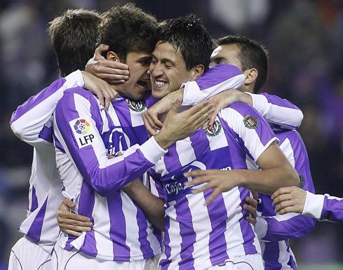 Pedro León celebra con Canobbio su gol ante el Real Madrid, año 2008.