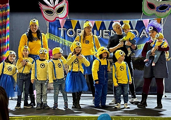 Un grupo de Miniom en el Carnaval de Torquemada.