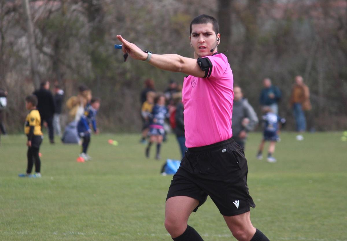 Imagen de David García arbitrando .