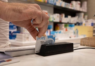 El papel 'salva' las urgencias farmacológicas tras cinco horas de fundido a negro de la receta electrónica