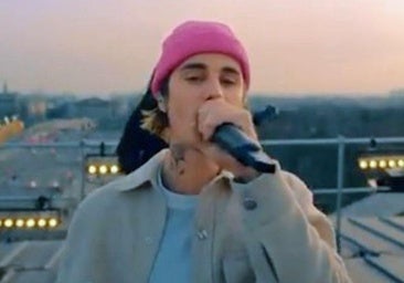 Justin Bieber 'calienta' las redes con la publicación de una foto fumando