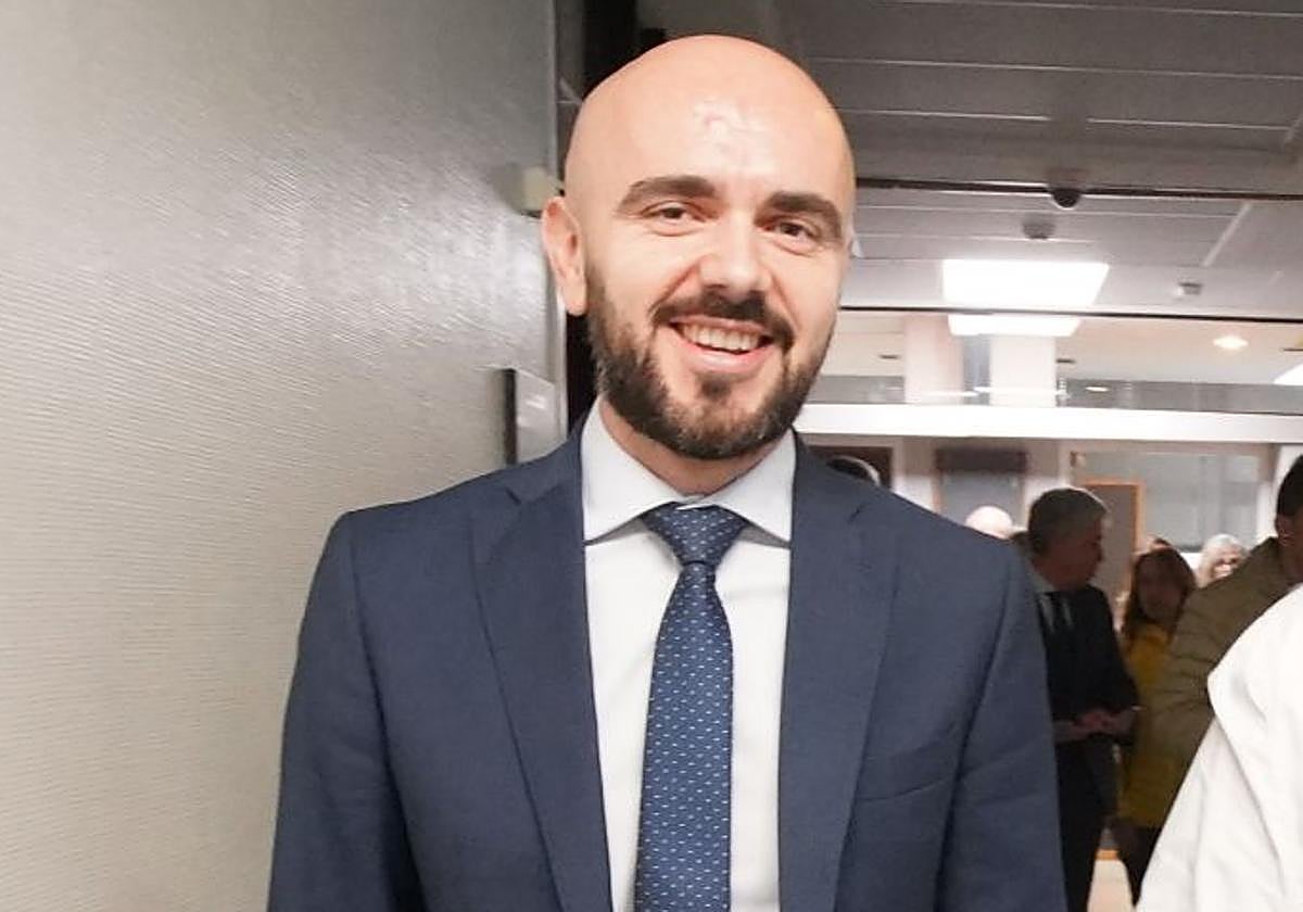 El director general de Calidad e Infraestructuras Sanitarias, Álvaro Muñoz Galindo, asumirá la gestión del área de Salud Pública.