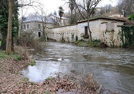 Río Eresma a su paso por las inmediaciones de la Casa de la Moneda.